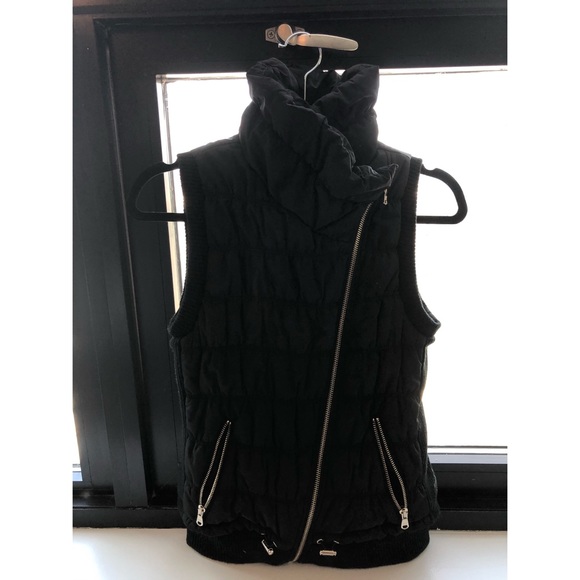 Calvin Klein Performance Asymmetrical Zip Vest - Picture 2 of 4